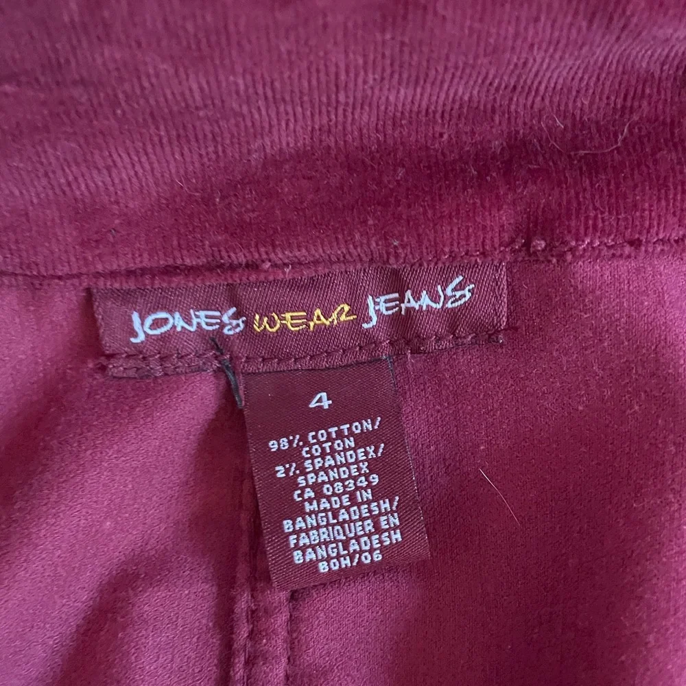 NWT Jones Wear Jeans size 4 Burgundy velvet jacket boho touch, button-up closure - Picture 8 of 8